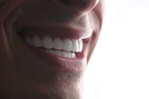 cuanto dura un diente de zirconia